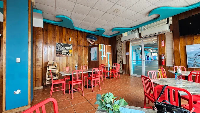 Rompeolas Bar & Grill