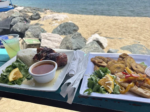 Rompeolas Bar & Grill photo 3